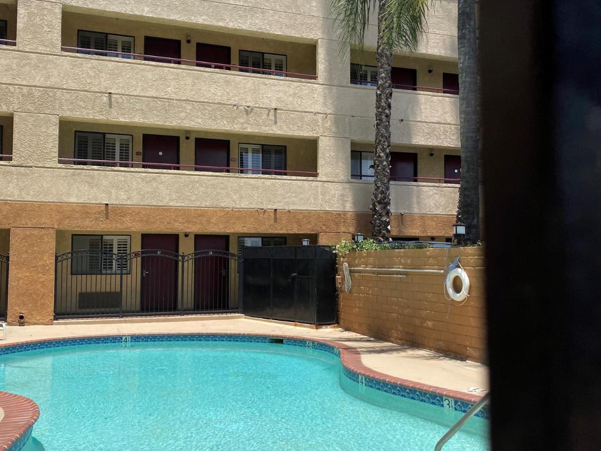 Travelodge By Wyndham Chatsworth Los Angeles Exterior photo
